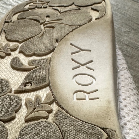 Roxy Women's White Slip-On
Bayshore Sneakers Coastal Beachy Shoes Size 9 - Picture 8 of 10